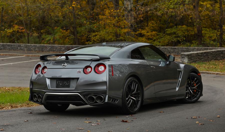  Nissan GT-R Pure (R35) 2017 года  (NA) (фото 8 из 21)